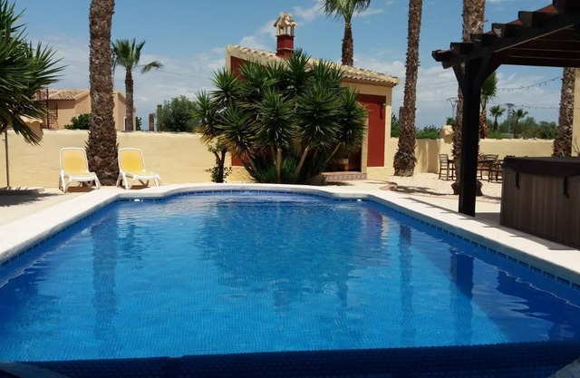 Komfortables Doppelzimmer im Grünen mit Pool und Whirlpool.