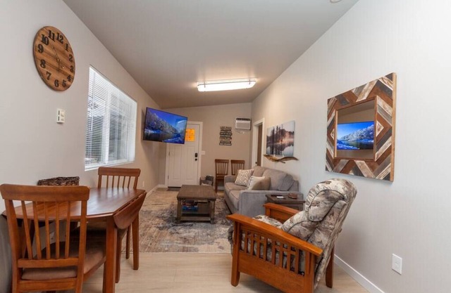 Comfortable Duplex Unit - Beautiful Lake Views!