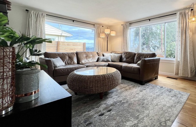 Comfortable family retreat with fireplace, views and game room.