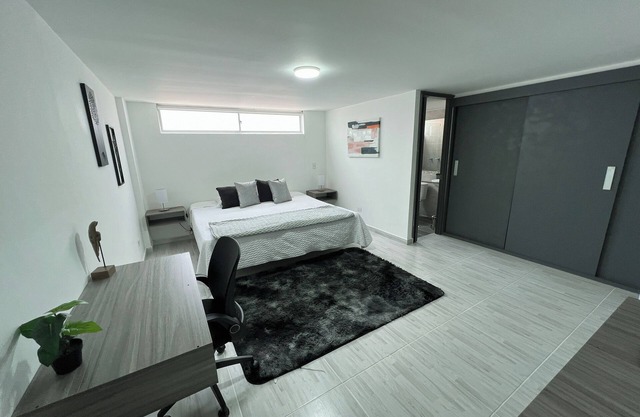 Comfortable Family Stay in Medellín – 3-Bedroom Laureles Apartment with Balcony