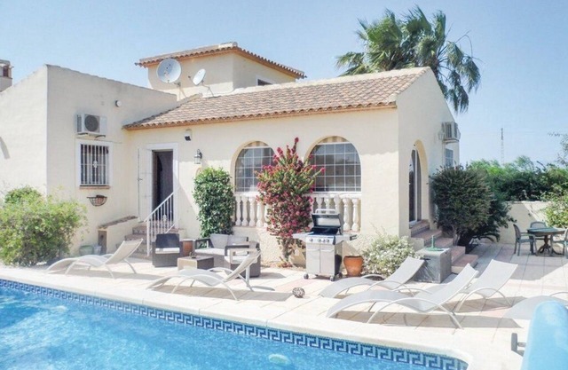 Familie Komfortable Villa mit privatem Pool für 8 Personen