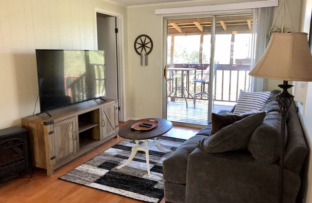 Comfortable Guest House with Sweeping Views and Private Garden