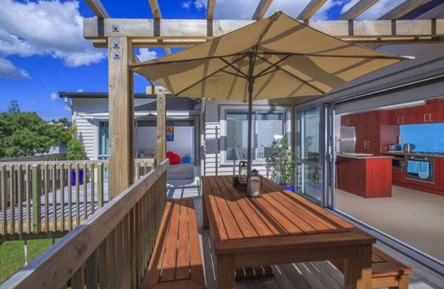 Komfortables Ferienhaus in der Nähe eines atemberaubenden Strandes