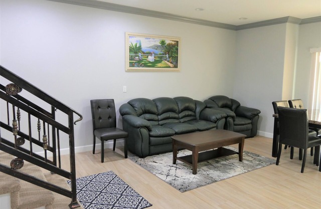 Comfortable Home 3-bedroom condo in delightful Anaheim with AC