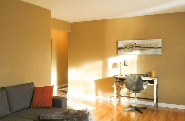 Comfortable "home away from home" - 1BR APT