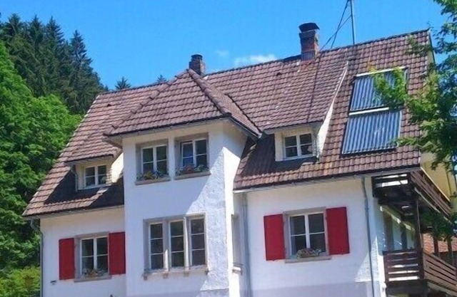 Komfortables Zuhause zwischen Bachlauf und Waldrand