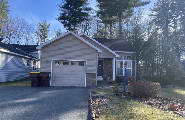Comfortable Home Close to Saratoga, Ideal for Pets and Families