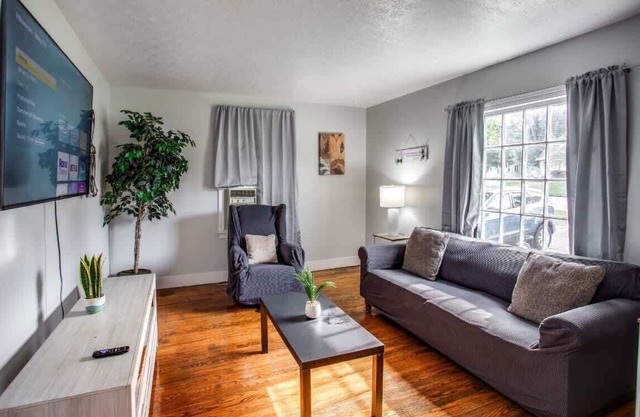 Comfortable Home Close to Everything