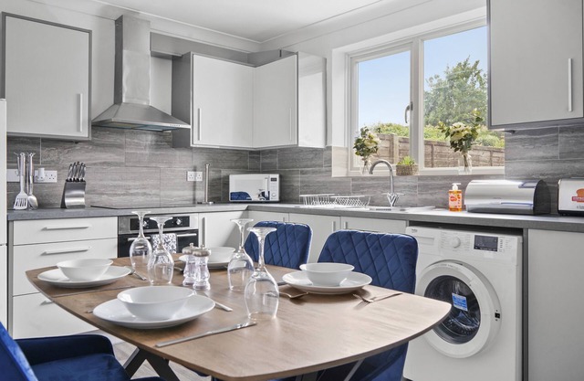 Comfortable home for contractors sleeps 6