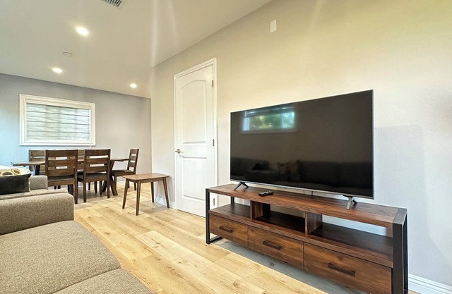 Comfortable Home Near Caltech