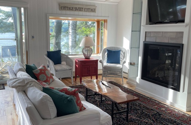 Comfortable Home on Damariscotta River Close to Everything