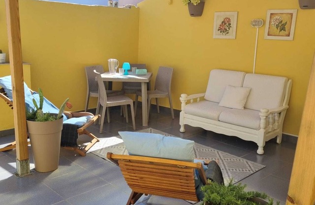 Komfortables Haus 2 Schlafzimmer und ein Badezimmer. Große terrasse