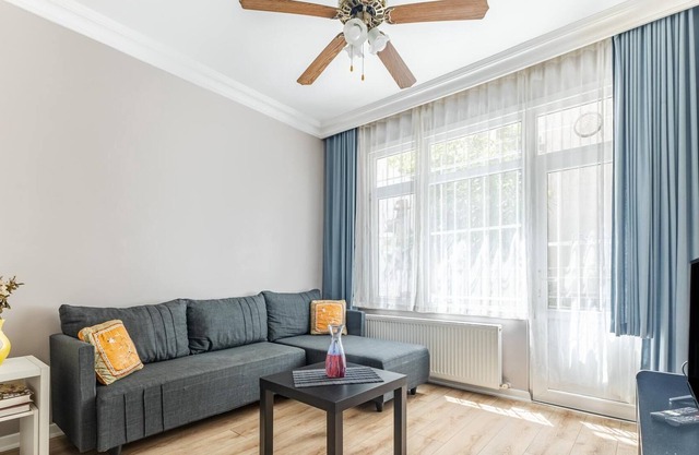 Comfortable House with a Cute Backyard in Kadikoy
