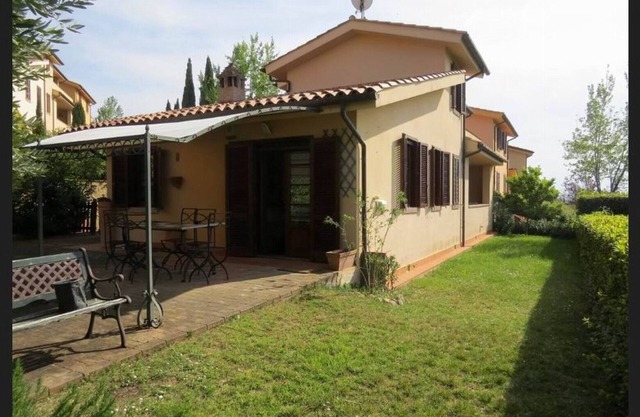 Fewo in Pomaia,familienfreundlich,grosser Garten, Terrasse,Free Wi-Fi,bis 5 Pers