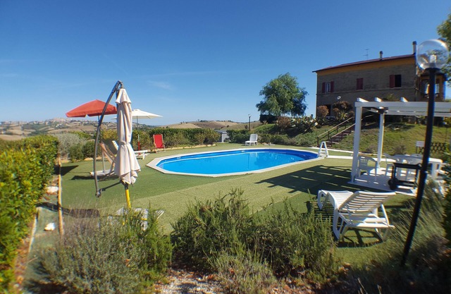 Komfortable Villa mit privatem Pool nahe dem Meer in der Region Marken