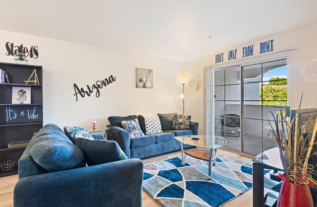 Comfortable King Sized1-bedroom rental unit with pool + arcade + gym!