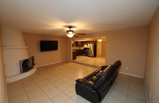 COMFORTABLE LIVING - CONVENIENT LOCATION - SPACE, SPACE, SPACE AND MORE SPACE.
