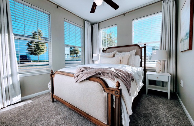 Comfortable Luxury~2 miles from Square! Close to MTrade! Fall Season Open Now!