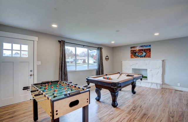 Comfortable Modern Home w/ Game Room - NEW HOT TUB! Photos soon!
