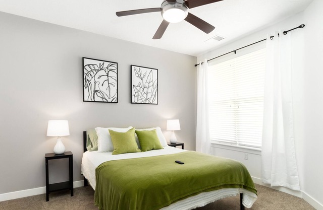 Comfortable Modern Apt. W/ Hot Tub and Gym