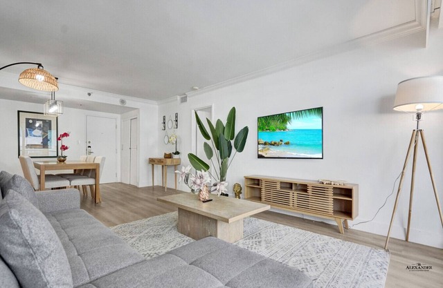 Comfortable Ocean View Condo / Beach Service /1214