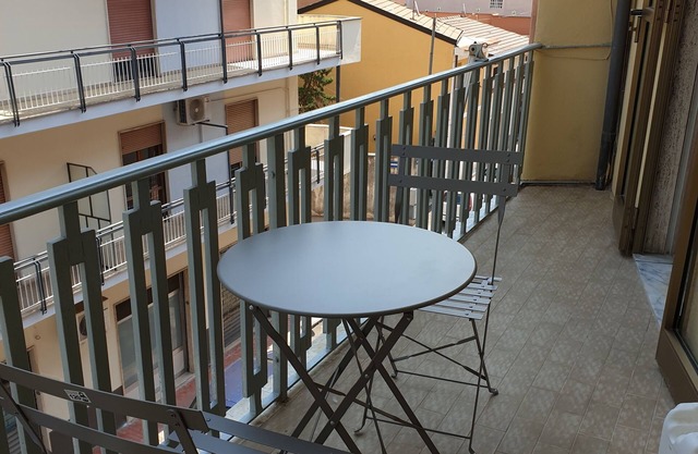 Comfortable one-bedroom apartment with kitchen and terraced balcony with mountain view