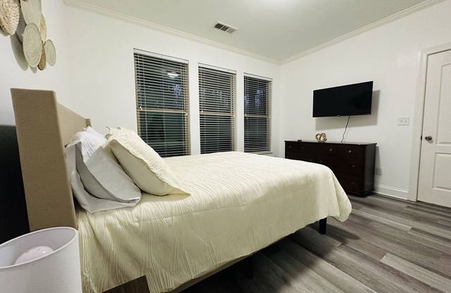 Comfortable private suite in Buford North Atlanta