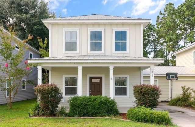 Comfortable & quiet, 3 Bedroom in Gated Community