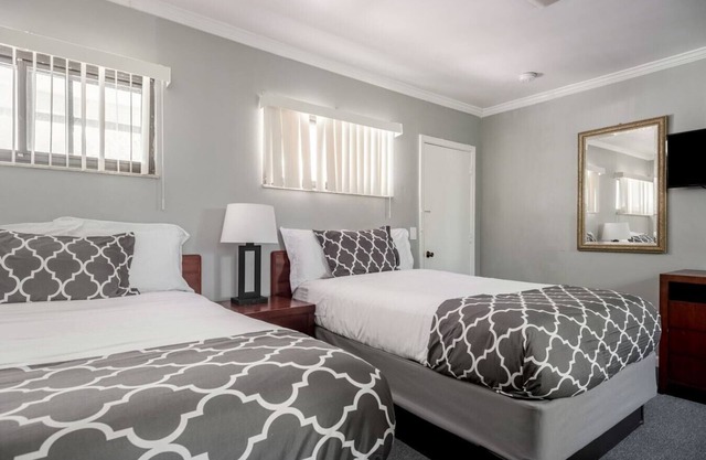 Comfortable Room for 4 w/ Private Bath & Wi-fi!