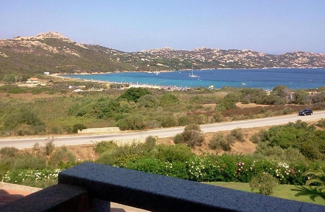 KOMFORTABLE WOHNUNG MIT MEERBLICK UND ARCHIPEL 150 m vom Strand von Sciumara entfernt