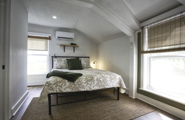 Spacious comfortable freshly renovated vineyard farmhouse. Ensuite bathrooms.