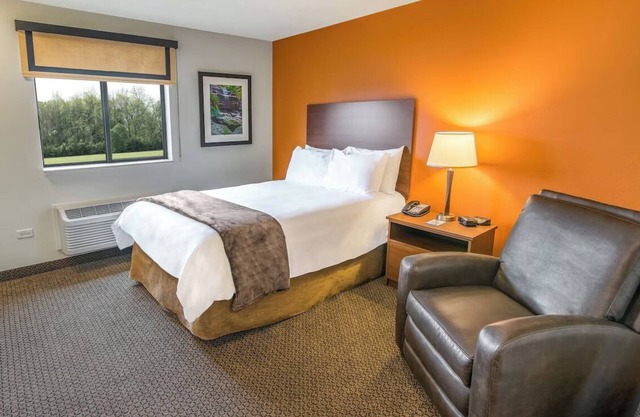 Comfortable Stay w/ Pet-Friendly Room and Kitchen Near Maverik Center