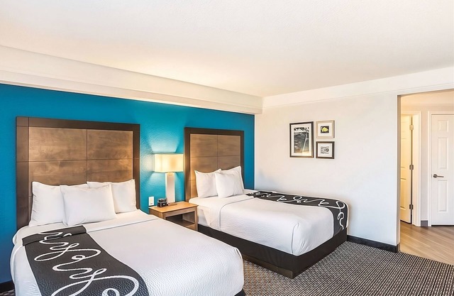 Comfortable Stay with Pool Access, Enjoy Our Bright Side Breakfast | 2 Rooms
