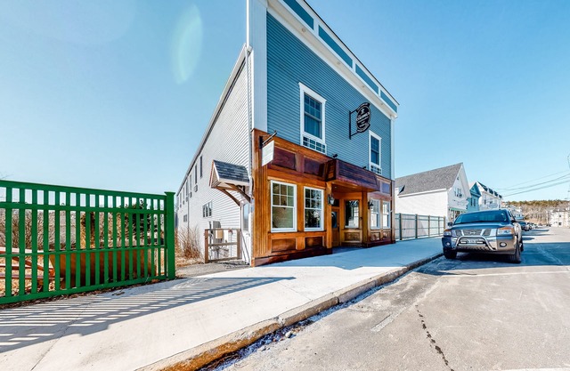 Comfortable Suite in Downtown Northeast Harbor w/ WiFi & AC - Walk to the Water
