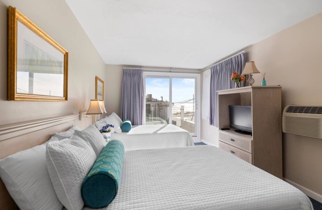 Spacious 2 Double Bed Suite w/ Ocean Deck