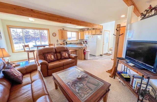 Comfortable Townhome - Mountain Views