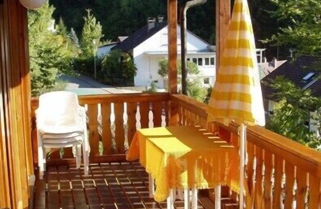 Komfortables Ferienhaus in Südhanglage am Waldrand
