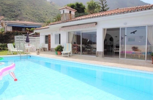 Komfortables Ferienhaus mit Pool und Meerblick in La Orotava