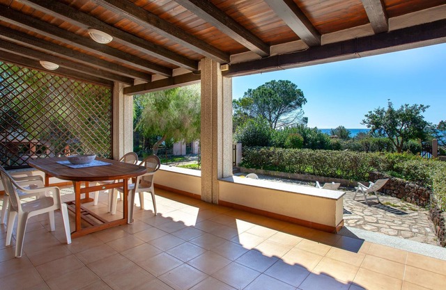 Gemütliches Ferienhaus "41 Mezza Villa Marina" am Strand mit Meerblick und Terrasse; Parkplatz vorhanden