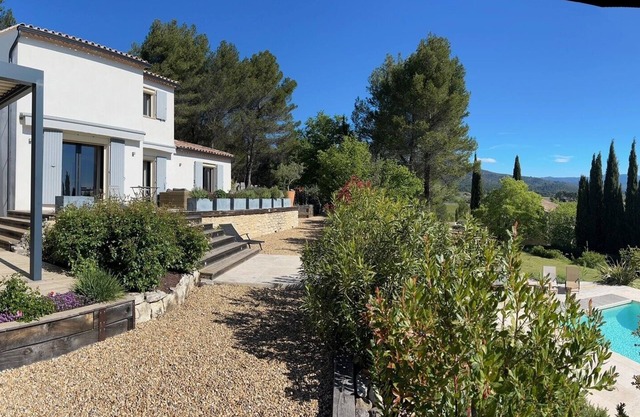 Komfortable Villa in einer ruhigen Gegend, nahe dem Dorf, Geschäften und Restaurants