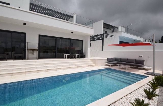 Moderne Villa in Lissabon mit Pool und Terrasse