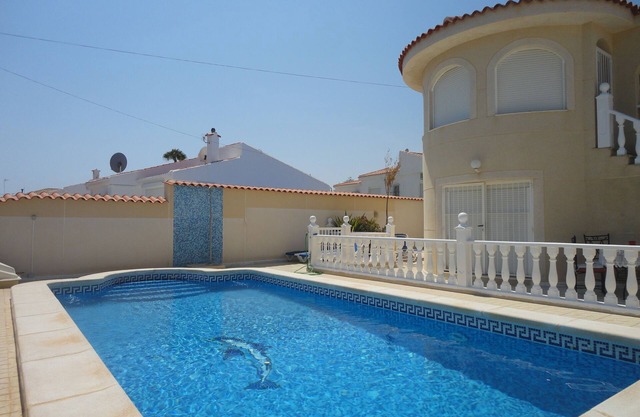 Komfortable Villa mit privatem Swimmingpool und Garten, 3 km vom Strand entfernt