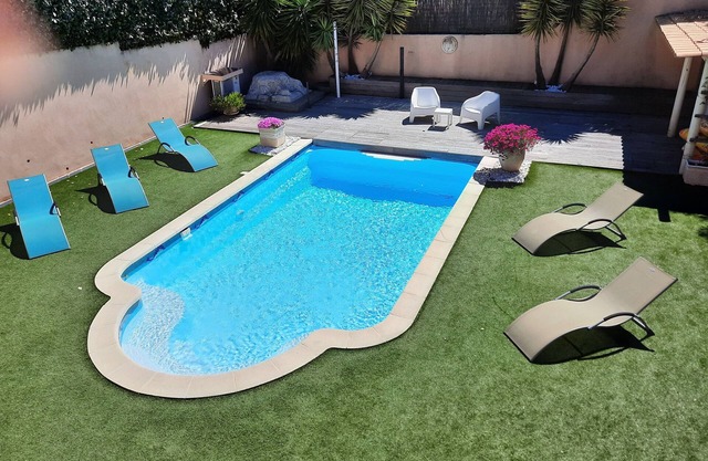Klimatisierte Villa zwischen Cannes und St. Tropez, beheizter Pool 900m vom Meer