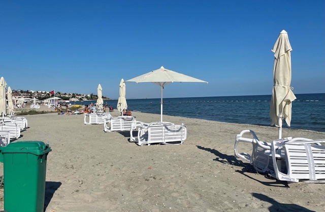 Comfortable villa with pool and garden /50 mt from the beach
