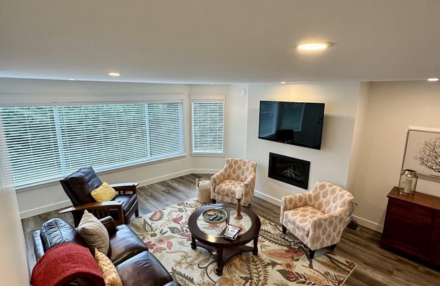 Comfortable1 bedroom suite located in Cowichan Valley close to various wineries.