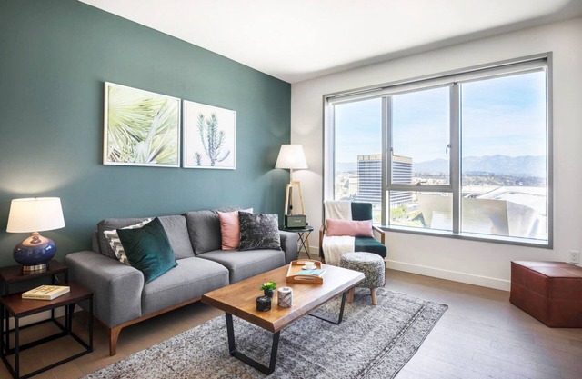 Comfy 1BR Downtown, w/Doorman, near Broad Museum by Blueground