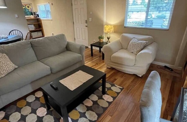 Comfy 2 Bedroom Apartment #1