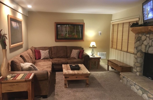 ❤Comfy 2BD/2BA Condo❤WALK TO LIFTS👉Near Canyon Lodge❄Slps 6🐶Pets OK