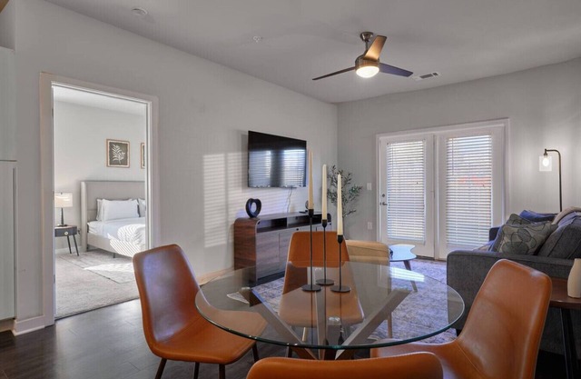 Comfy 2BD Abode Mins from DT Clayton | Pool | Gym