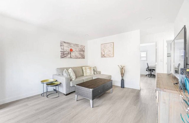 Comfy 2BR Apt with AC Washer Dryer Free EV Charge Work from home in Sunnyvale